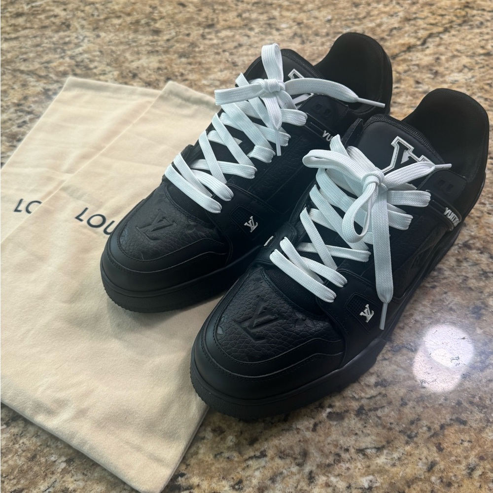 LV Trainers Black n White sz 42 (us mens 9)